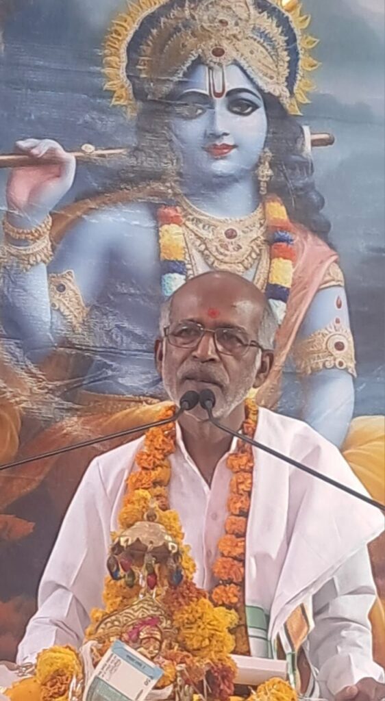 श्रीकृष्ण के जन्म लेते ही कारागार के पहरेदार गहरी नींद में सो गए।