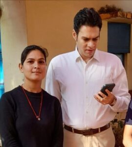 ग्राम पंचायत इमलिया की ऋतु पाठक ने कायम की मिशालमतदान करने लोगो को किया जागरूक जिला कलेक्टर से की पोलिंग बूथ में मुलाकात
