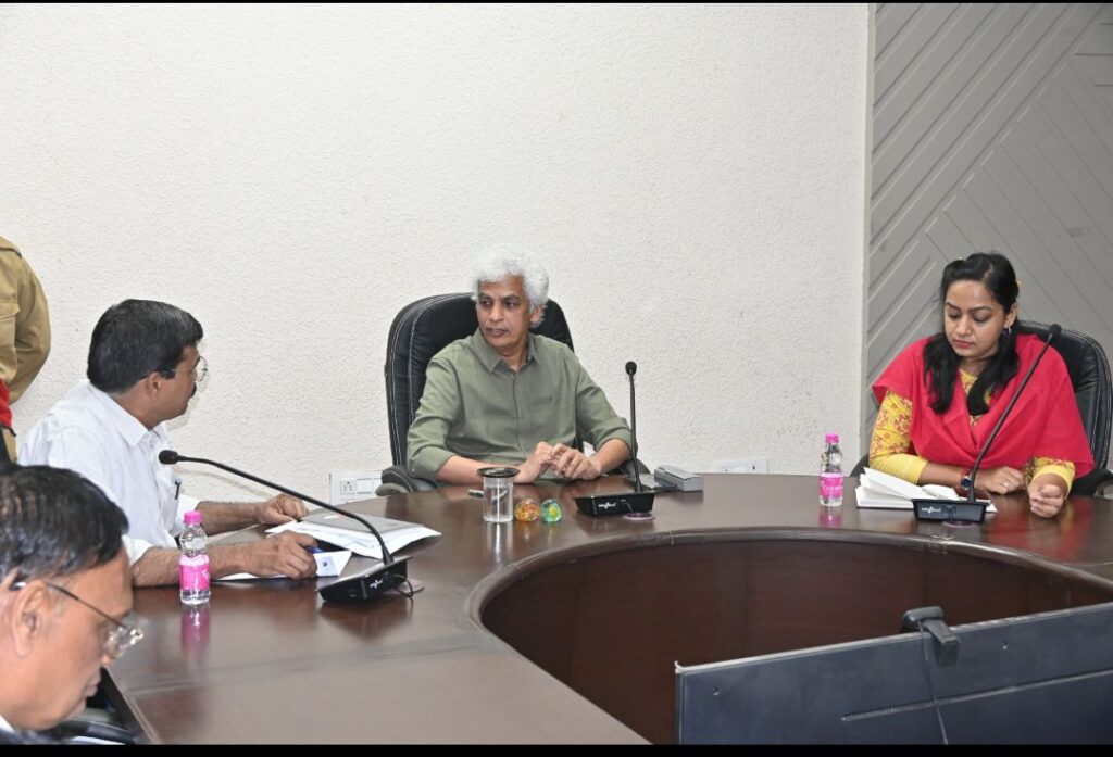 अवैध गैस रिफलिंग की गतिविधियों को रोकें लोगों की जान बचाना और शहर की सुरक्षा पहली प्राथमिकता  कलेक्‍टर श्री सक्‍सेना