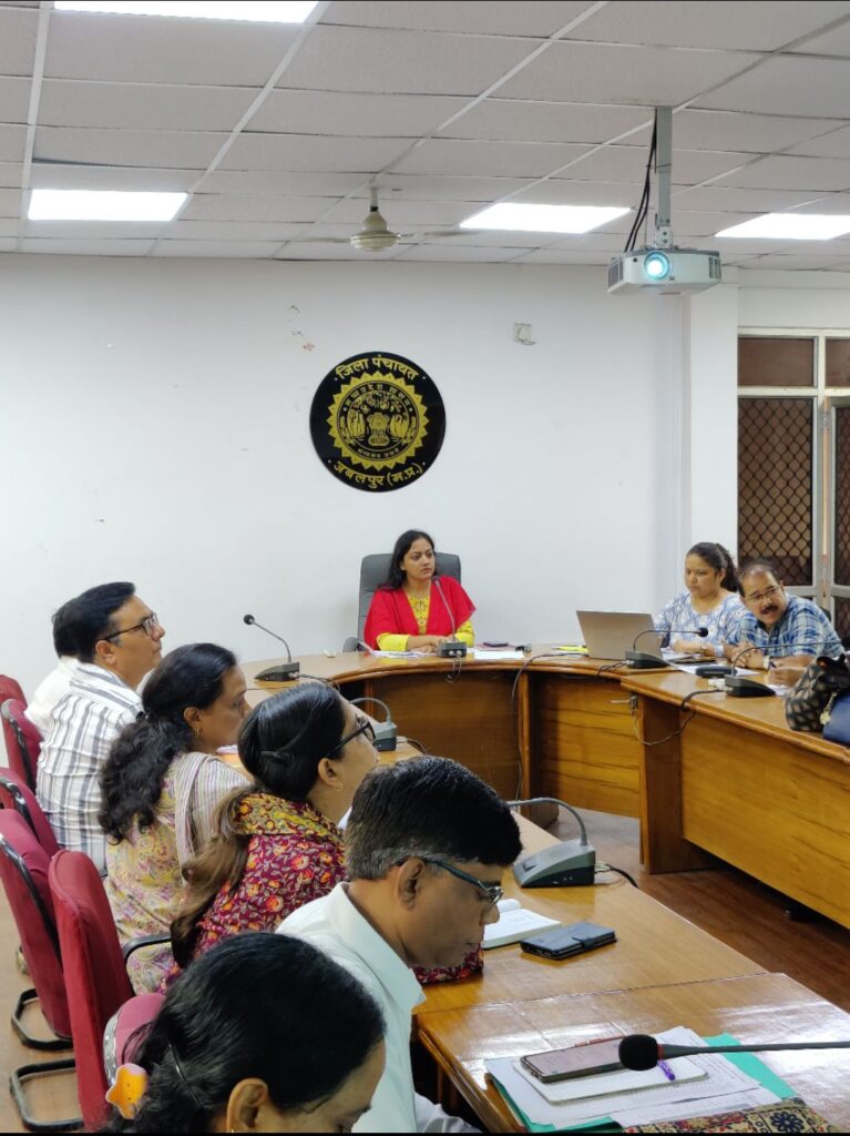 जिला पंचायत सीईओ ने किया नल जल योजनाओं की समीक्षा