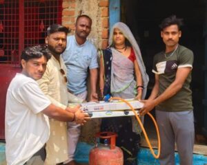 बजरंग दल की अनोखी पहल मूकबधिर नवविहाहिता परिवार को प्रदान किया गैस सिलेंडर