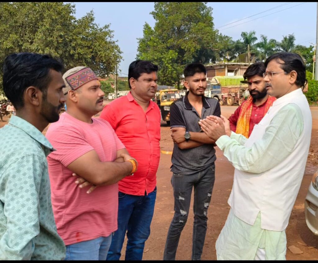 विहिप प्रांत संगठन मंत्री स्लीमनाबाद प्रवास में संगठन विस्तार को लेकर कार्यकर्ताओं से की चर्चा