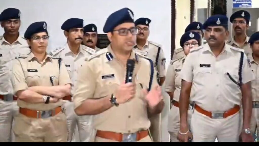 SP  गणेश उत्सव   पर शांति एवं सुरक्षा व्यवस्था बनाये रखने हेतु पुलिस अधीक्षक जबलपुर  के नेतृत्व में शहर  ग्रामीण