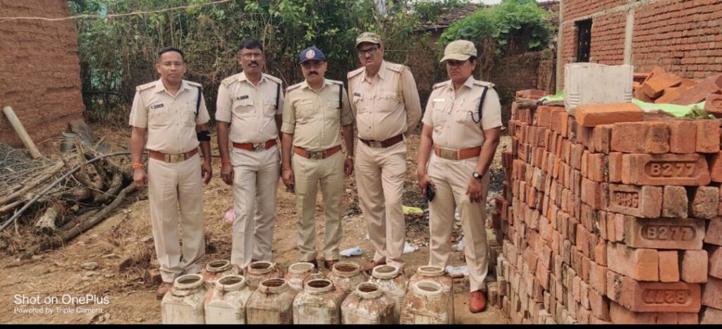 मदिरा के अवैध व्यवसाय पर संलिप्त व्यक्तियों के विरूद्ध आबकारी विभाग की कार्यवाही