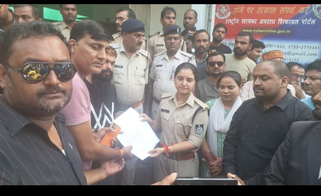 लव जिहाद के विरोध में आज सिहोरा बंद का आव्हान सर्व हिन्दु समाज ने सौपा ज्ञापन