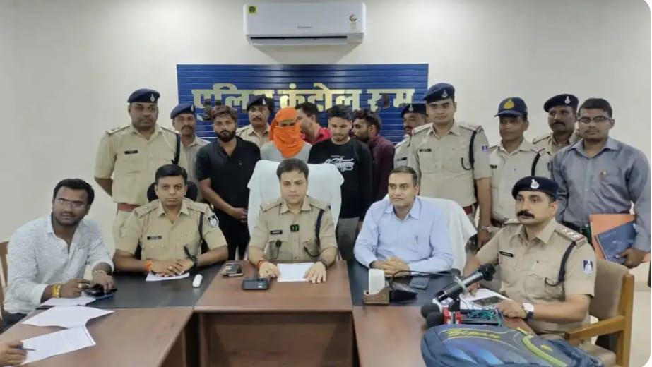 स्लीमनाबाद पुलिस द्वारा अज्ञात नवयुवक के सनसनी खेज अंधे हत्याकांड का एक सप्ताह के अंदर पर्दाफाश