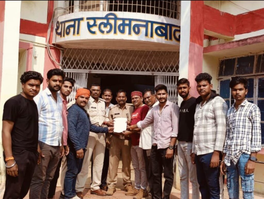 विहिप बजरंग दल ने बुलंद की आवाज कार्यवाही के लिए थाना प्रभारी को सौंपा ज्ञापन
