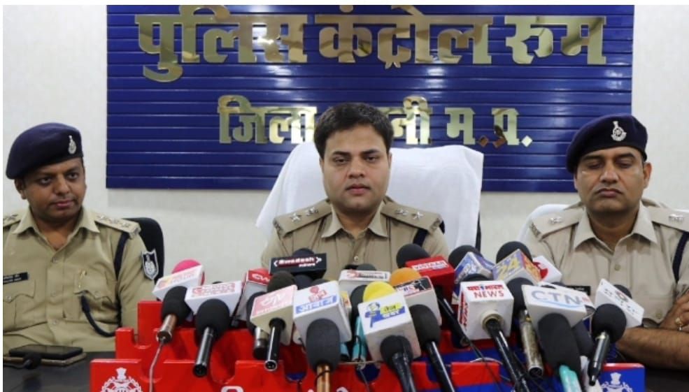 स्लीमनाबाद अंतर्गत घटित 04 माह पुरानी अंधी हत्या के प्रकरण का पर्दाफाश कर दो आरोपियों को किया गिरफ्तार