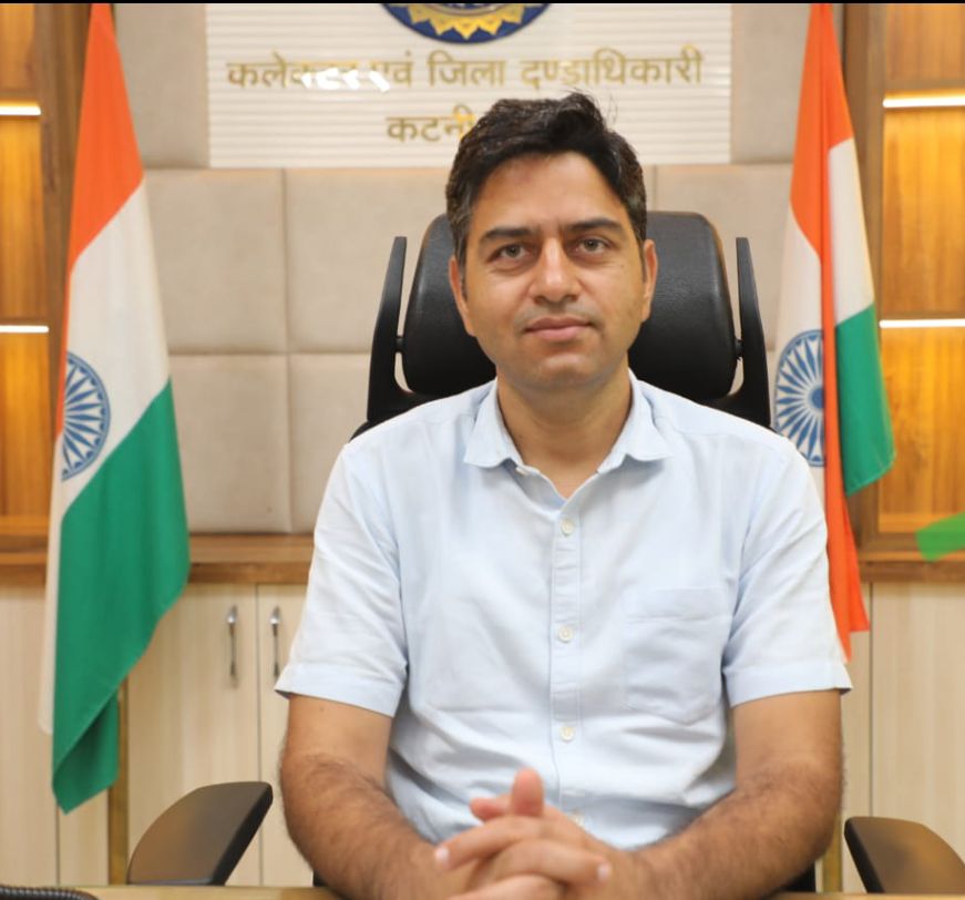 हमारा शौचालय, हमारा सम्मान को जन अभियान बनायें कलेक्टर श्री यादव ने अधिकारियों को दिये निर्देश