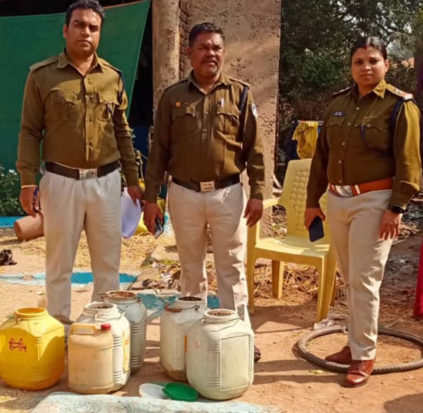 सिहोरा आबकारी  ने जप्त की 35 लीटर कच्ची शराब एवं 1050 किलोग्राम महुआ लाहान