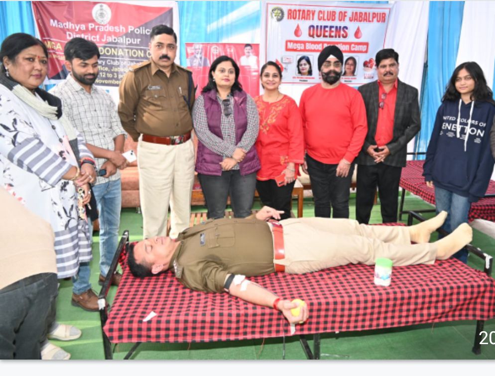 पुलिस एवं रोटरी क्लब ” क्वींस ” के संयुक्त तत्वाधान में किया गया रक्त दान शिविर का आयोजन