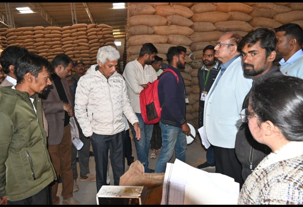 कलेक्‍टर ने किया सिहोरा, मंझौली, पाटन व शहपुरा के उपार्जन केन्‍द्रों का निरीक्षण