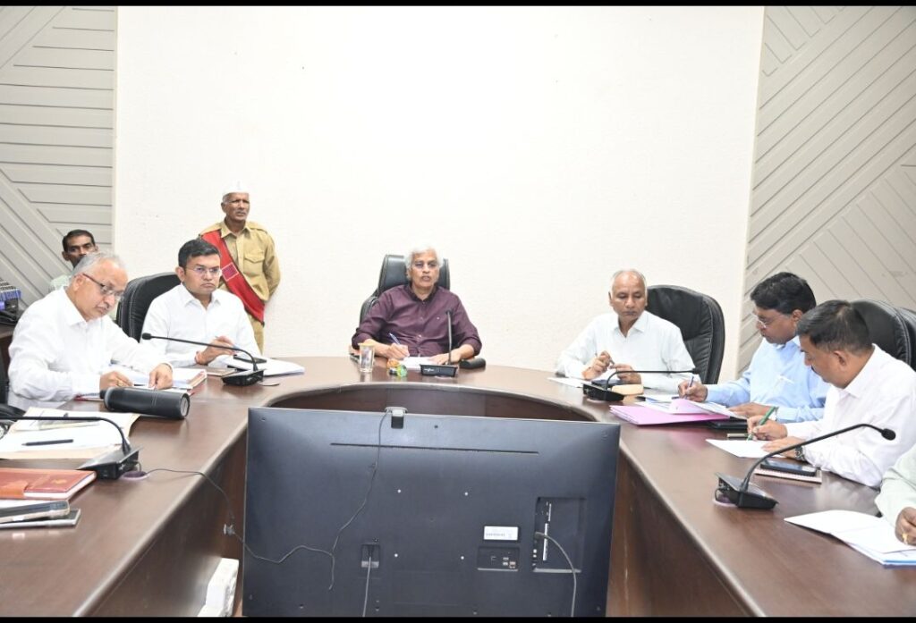 प्राक्‍कलन समिति के जबलपुर प्रवास के संबंध में बैठक संपन्‍न