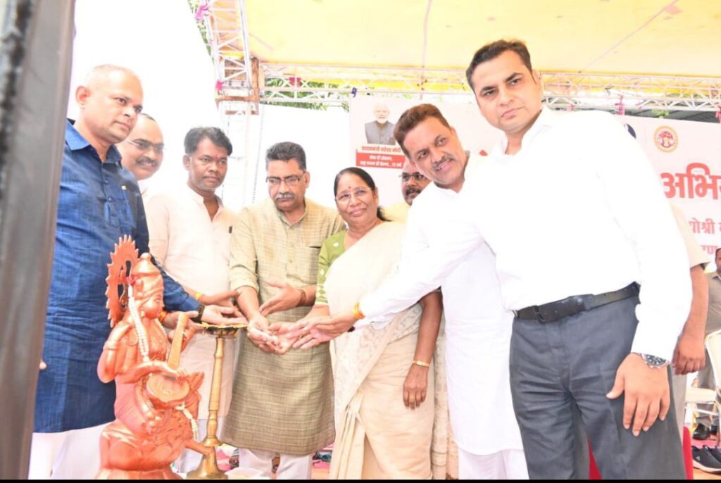 राष्‍ट्रीय वयो श्री योजना अंतर्गत 200 हितग्राहियों को वितर‍ित किये गये सहायक उपकरण जबलपुर