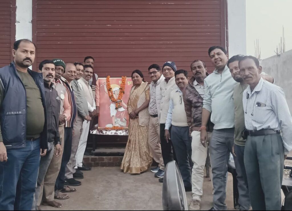 भगवान बिरसा मुंडा की जयंती में  पुष्पांजलि एवं संगोष्ठी का आयोजन कांग्रेस