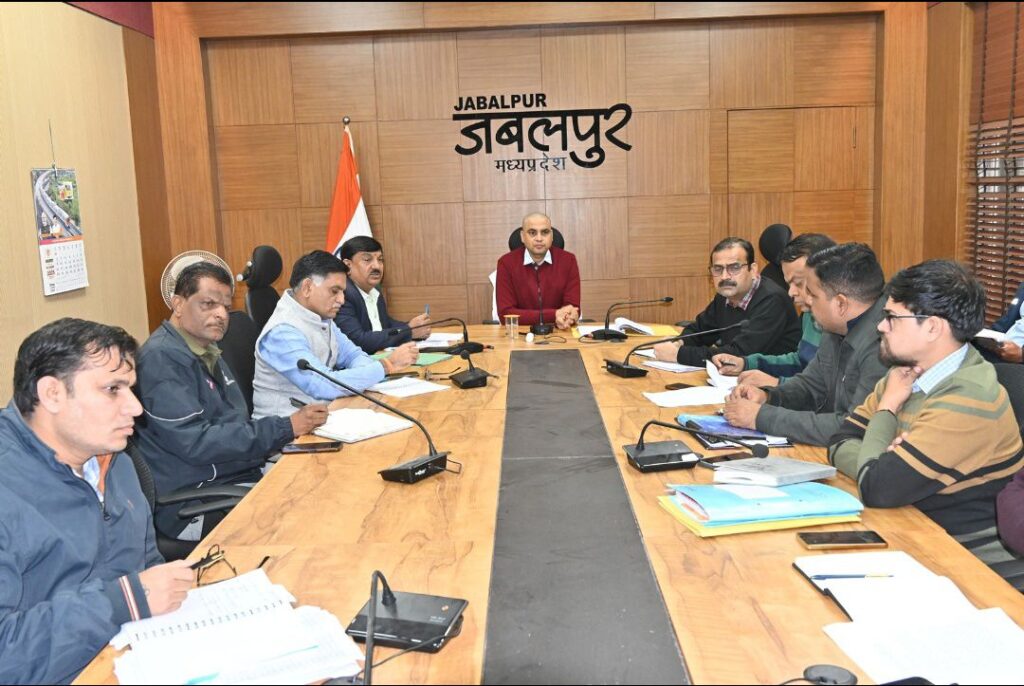 धान उपार्जन की व्यवस्थाओं को बेहतर बनाने के लिए सभी आवश्यक कदम उठायें-कलेक्‍टर श्री सिंह