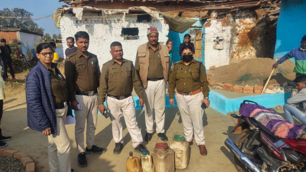 लखराम महगवां  धनगवां   में आबकारी की कार्यवाही         